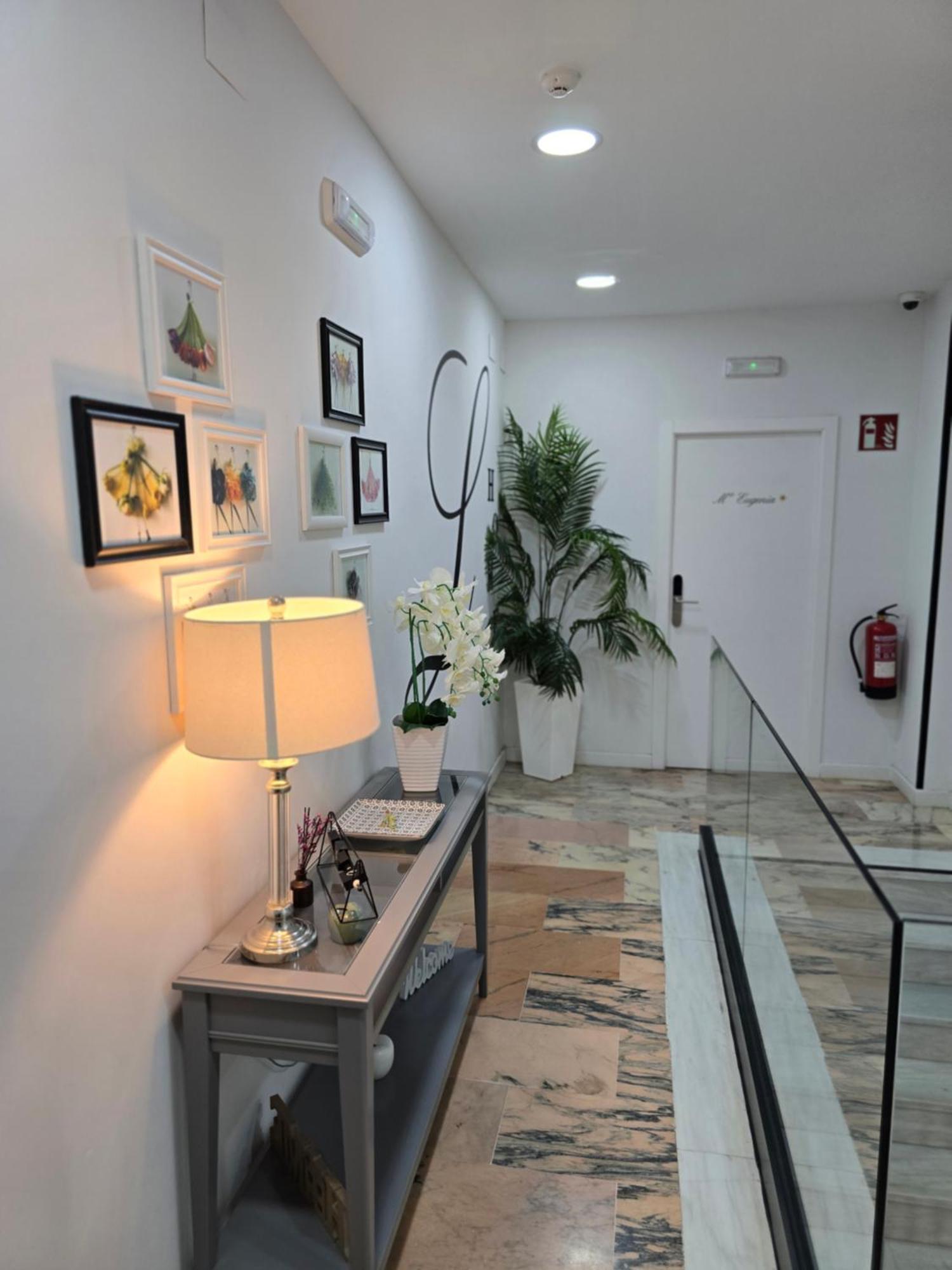 Lhome Sevilla Exteriör bild